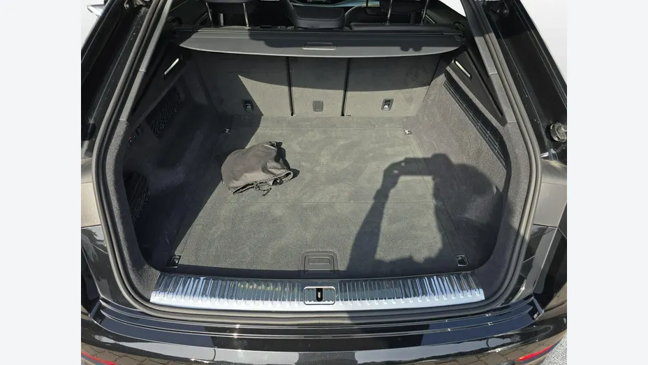 AUDI Q8 -