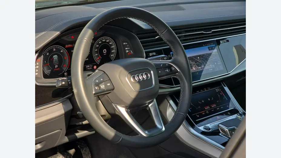 AUDI Q8 -