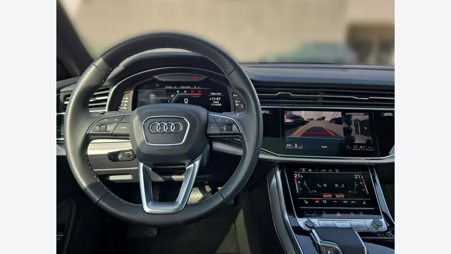 AUDI Q8 -