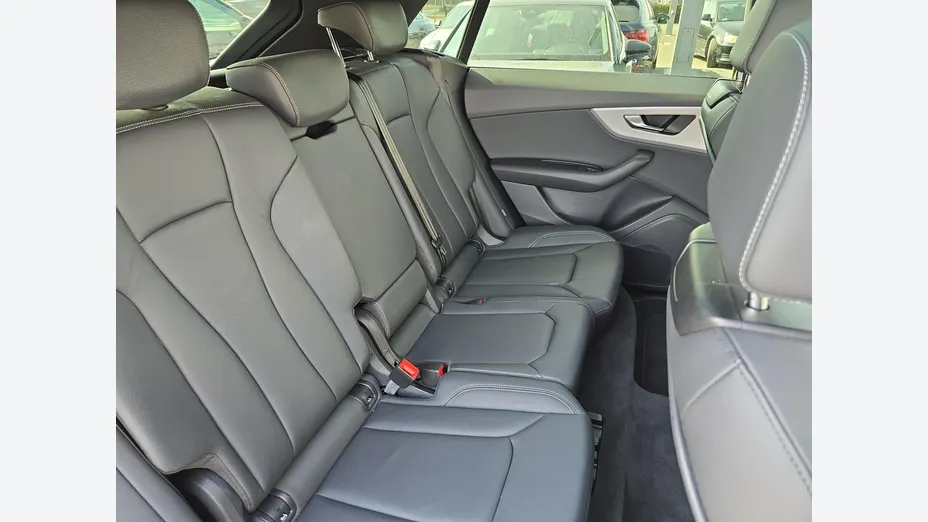 AUDI Q8 -