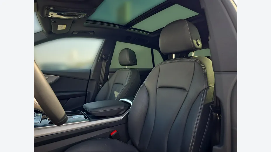 AUDI Q8 -