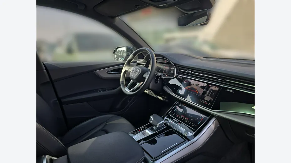 AUDI Q8 -