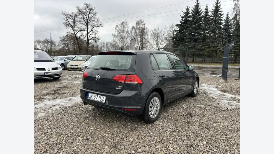 VOLKSWAGEN Golf -