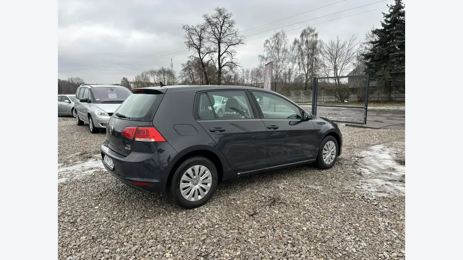VOLKSWAGEN Golf -