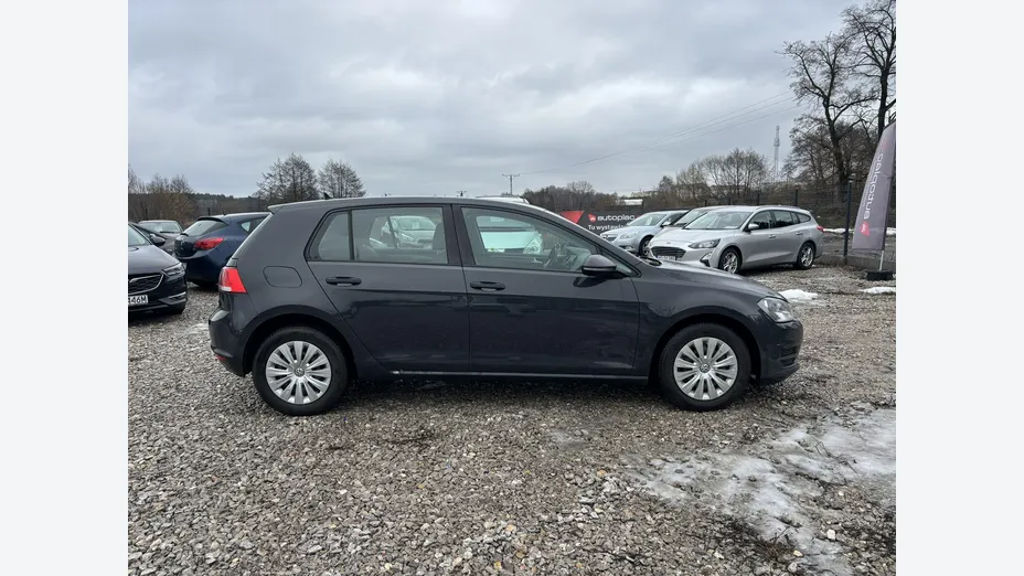 VOLKSWAGEN Golf -