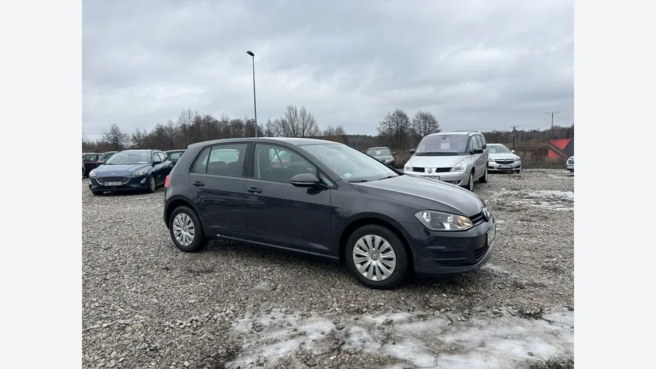 VOLKSWAGEN Golf -