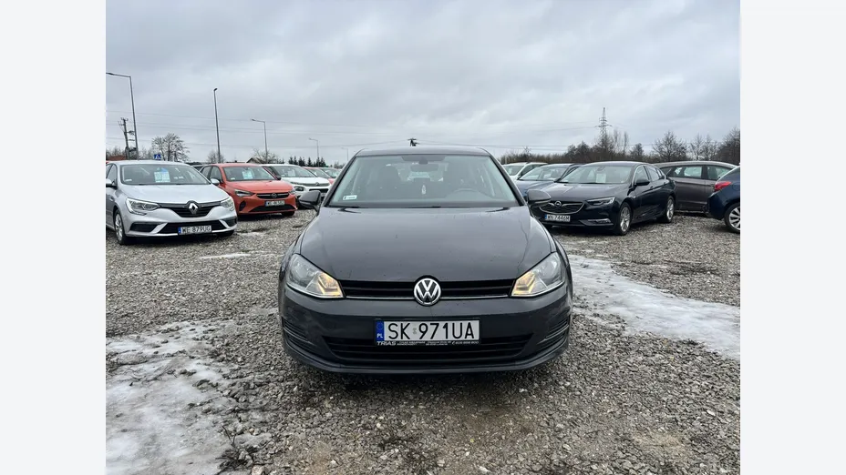 VOLKSWAGEN Golf -