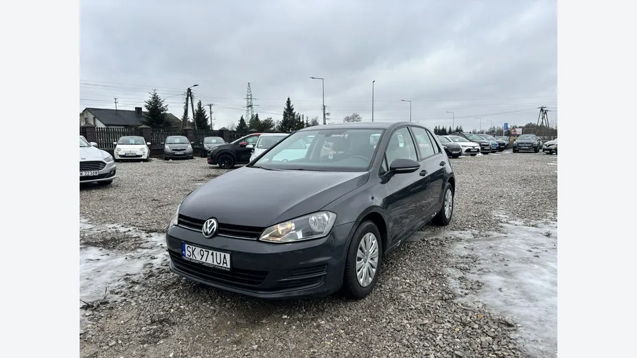 VOLKSWAGEN Golf -