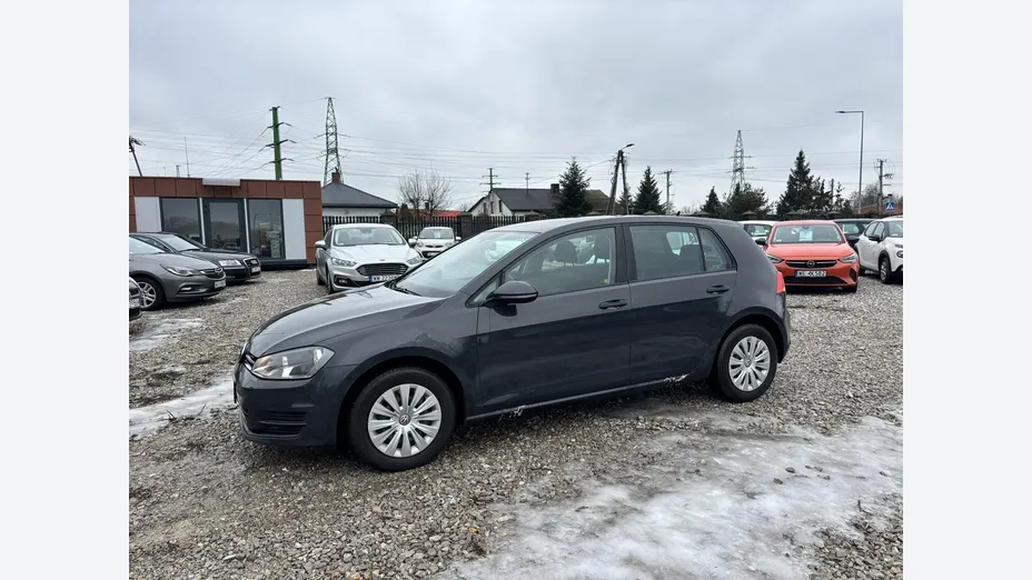 VOLKSWAGEN Golf -