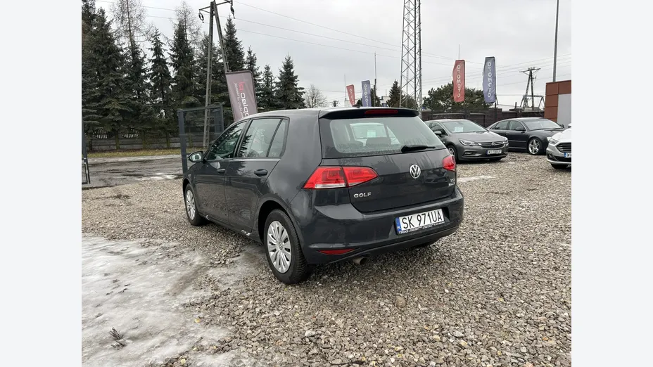VOLKSWAGEN Golf -