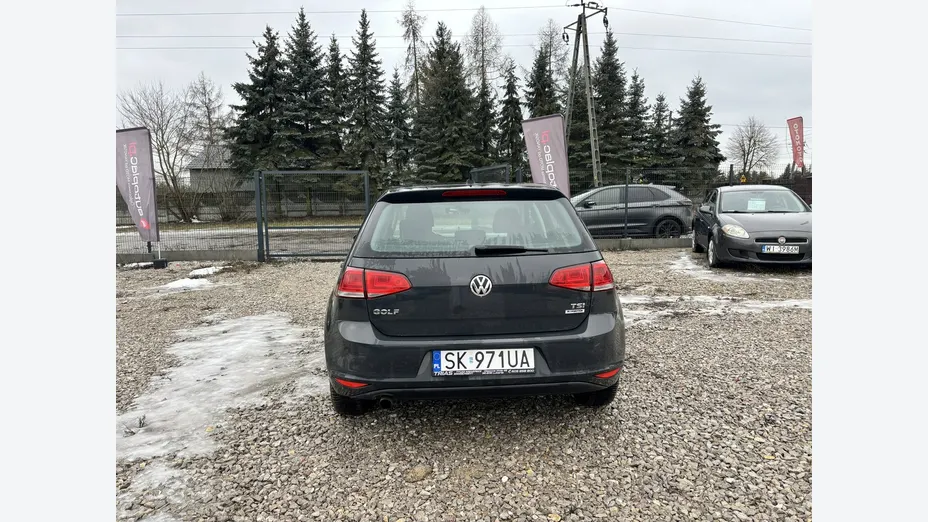 VOLKSWAGEN Golf -