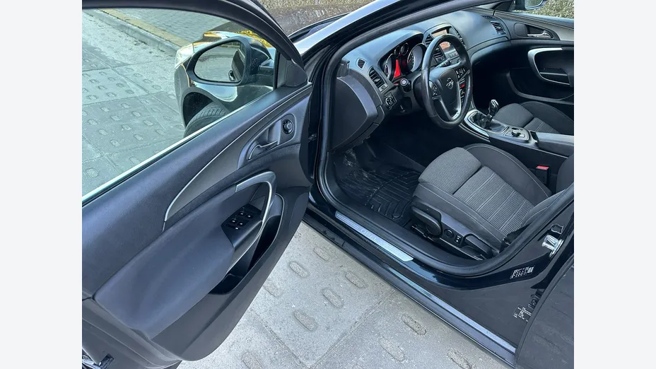 OPEL Insignia -