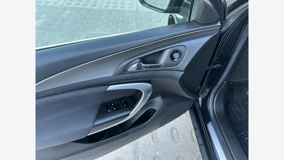 OPEL Insignia -