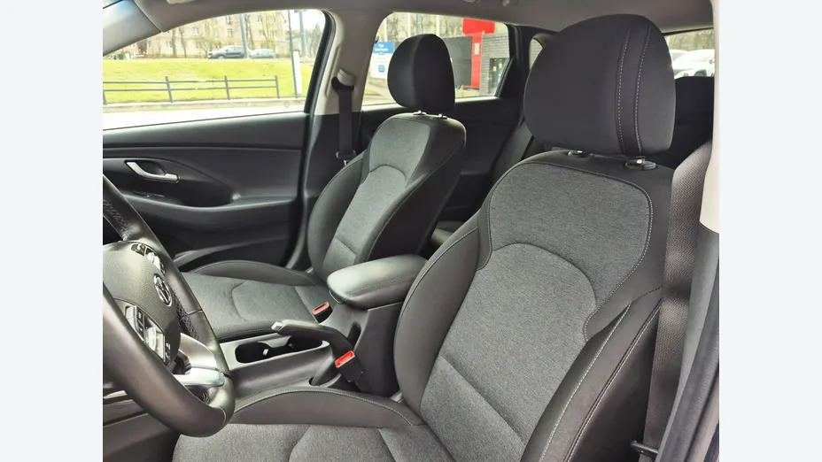 HYUNDAI i30 -