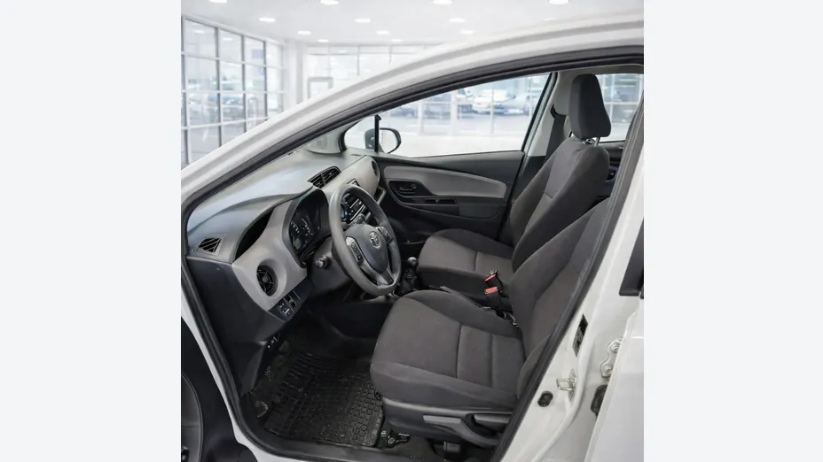 TOYOTA Yaris -