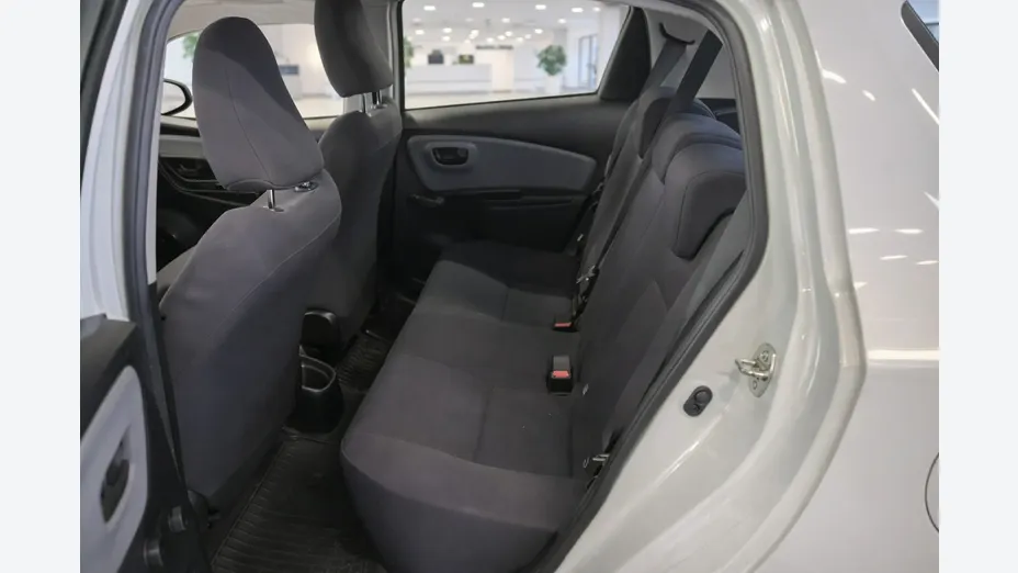 TOYOTA Yaris -