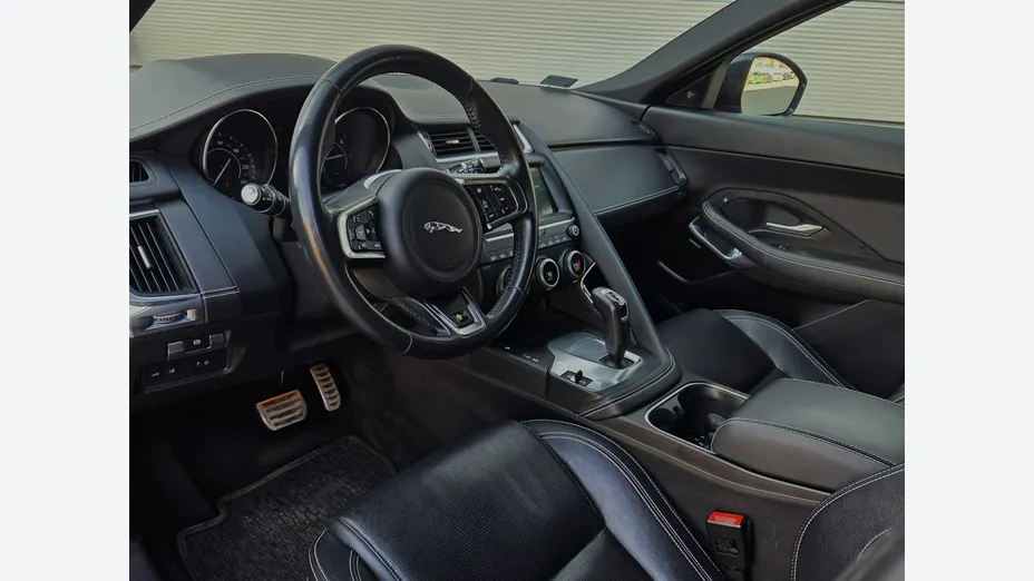 JAGUAR E-Pace -