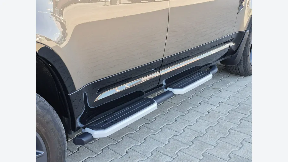 LAND ROVER Defender -