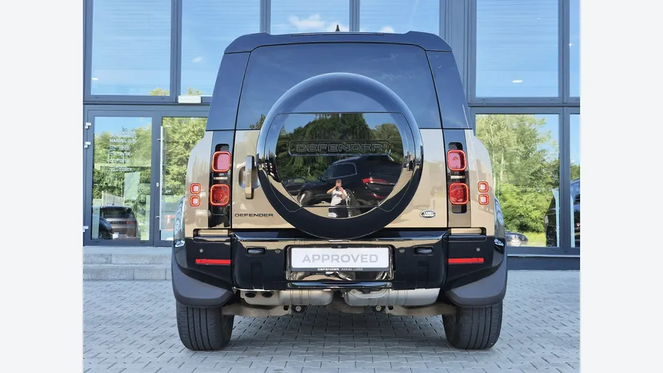LAND ROVER Defender -