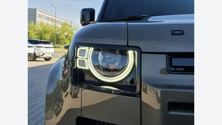LAND ROVER Defender -