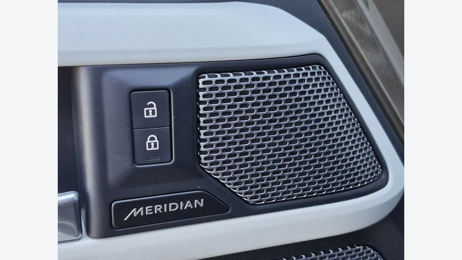 LAND ROVER Defender -