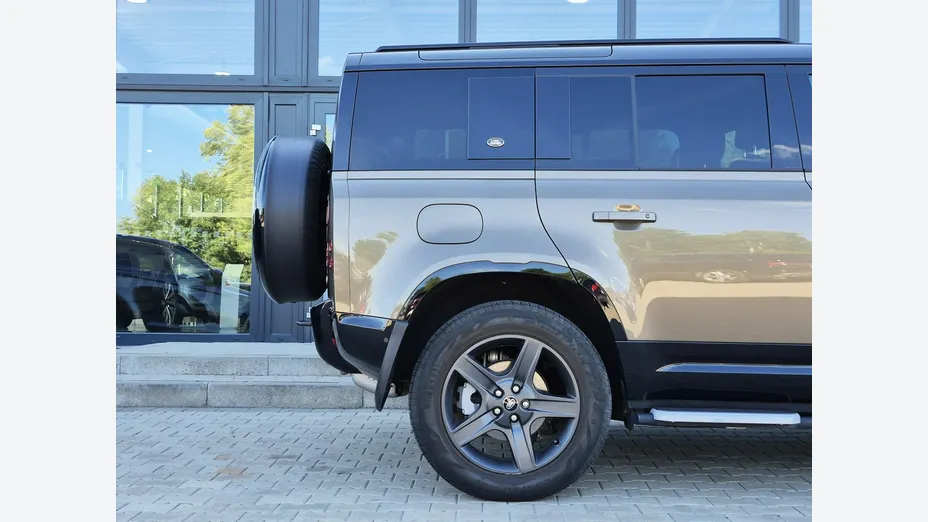 LAND ROVER Defender -