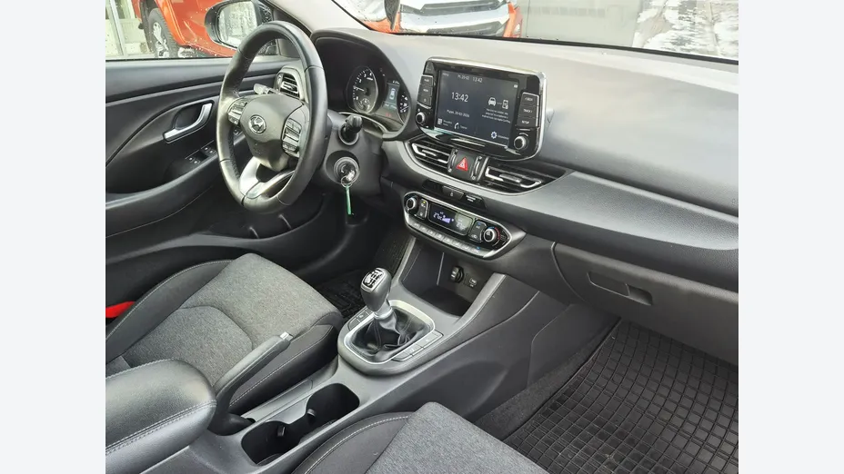 HYUNDAI i30 -