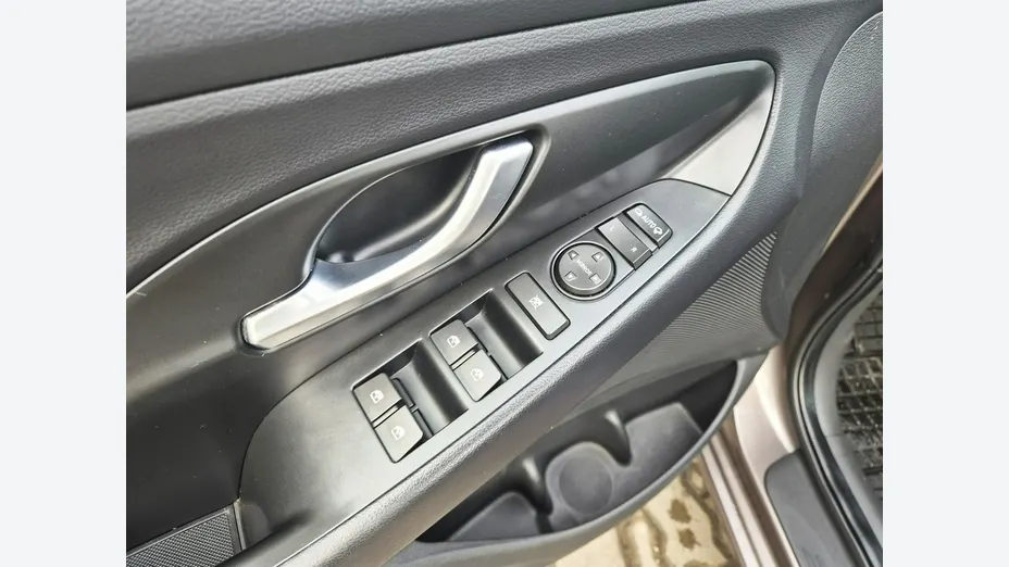 HYUNDAI i30 -