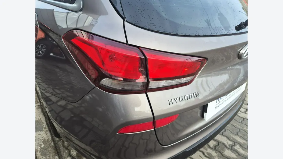 HYUNDAI i30 -