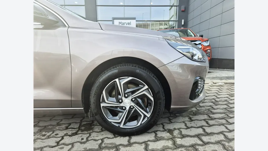 HYUNDAI i30 -