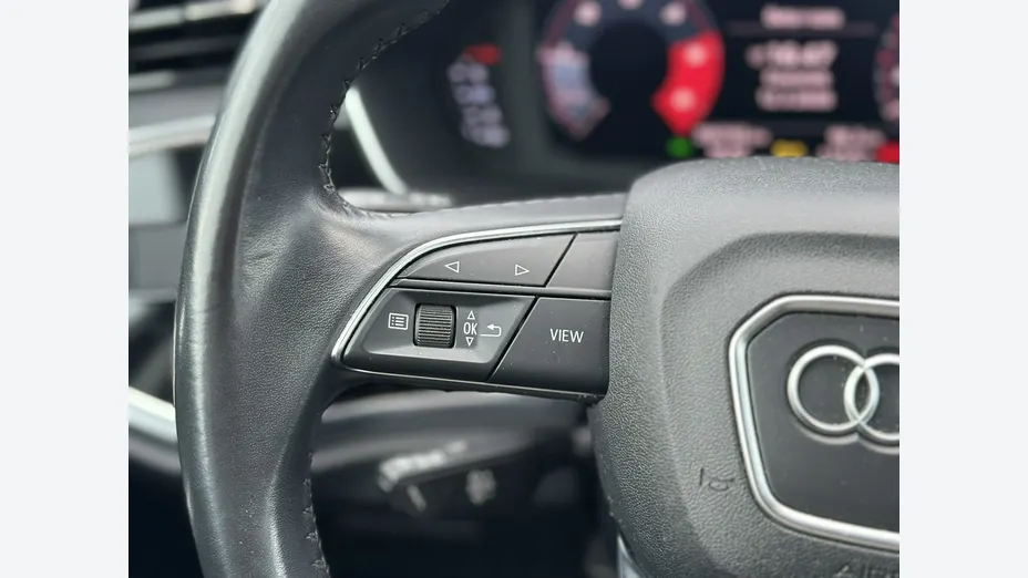 AUDI Q3 -
