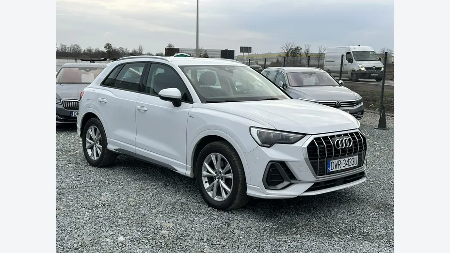 AUDI Q3 -