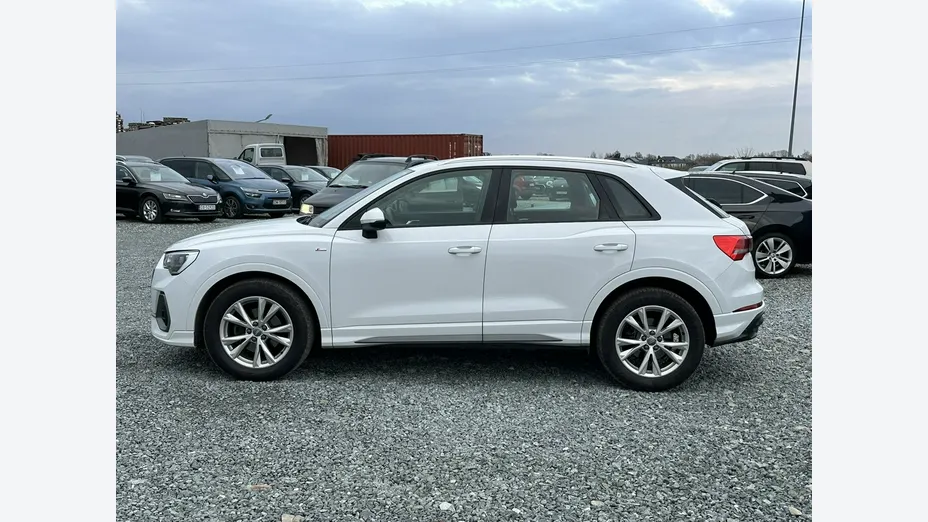 AUDI Q3 -