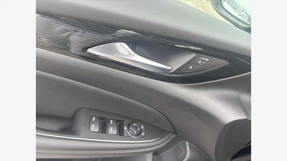 OPEL Insignia -