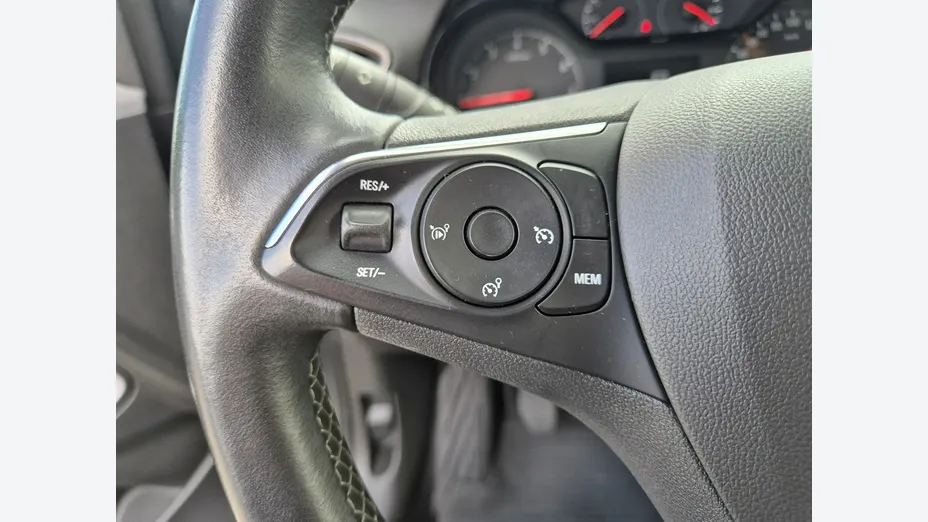 OPEL Crossland X -