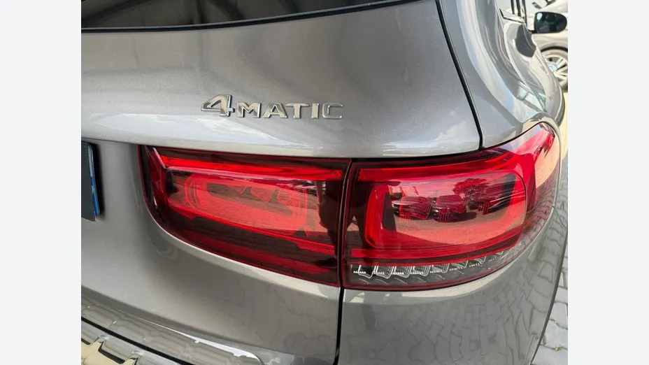 MERCEDES-BENZ GLB -