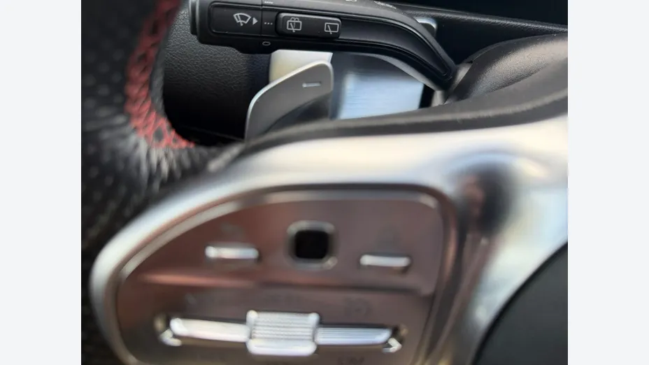 MERCEDES-BENZ GLB -