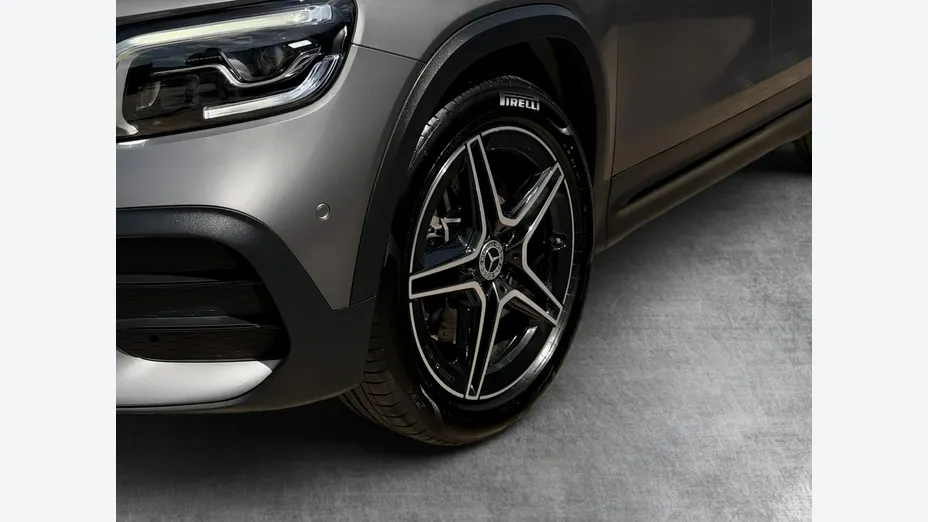 MERCEDES-BENZ GLB -