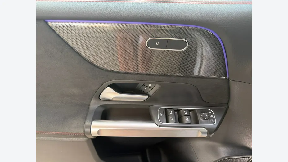 MERCEDES-BENZ GLB -