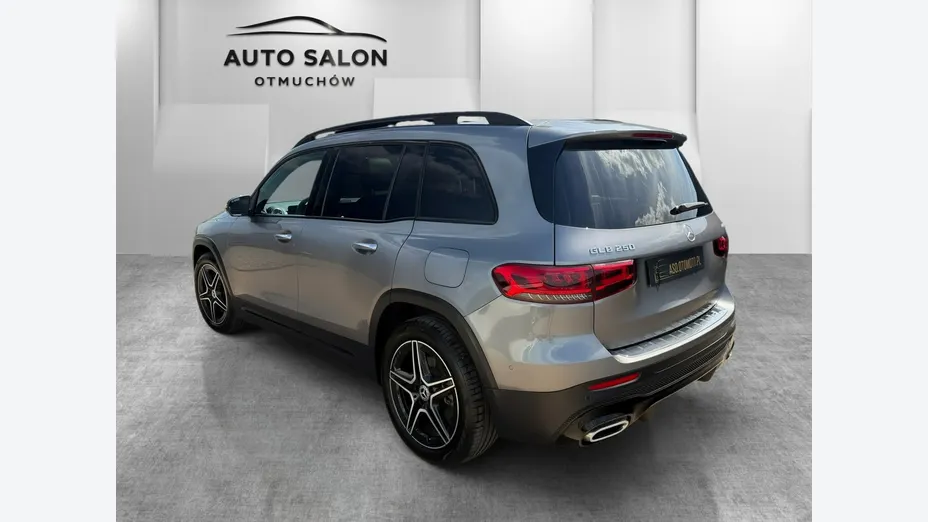 MERCEDES-BENZ GLB -