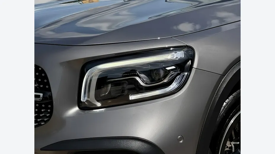 MERCEDES-BENZ GLB -