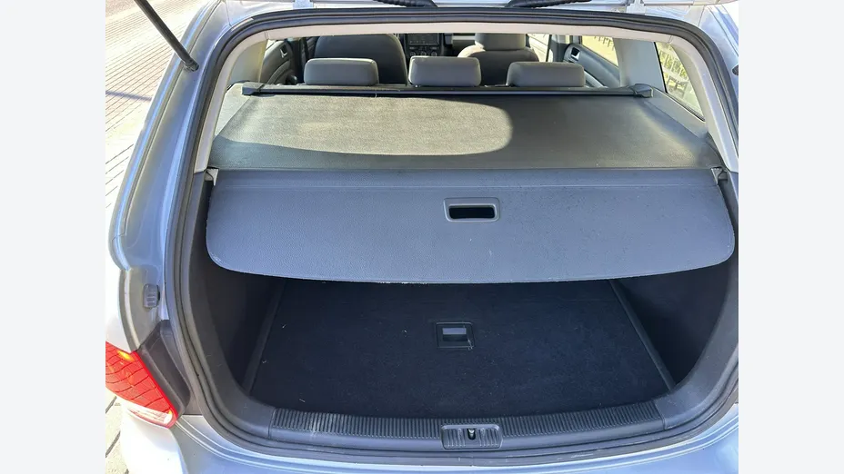 VOLKSWAGEN Golf -