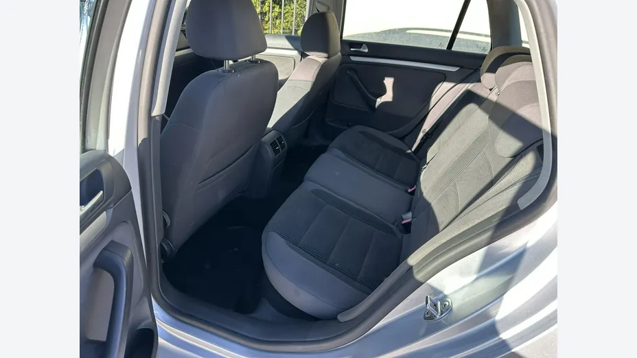 VOLKSWAGEN Golf -