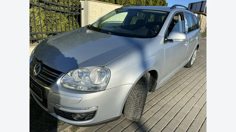 VOLKSWAGEN Golf -