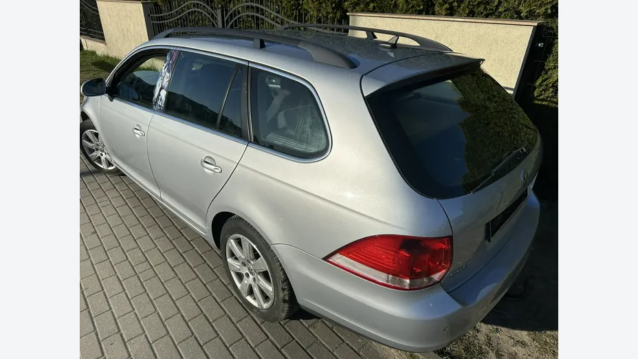 VOLKSWAGEN Golf -