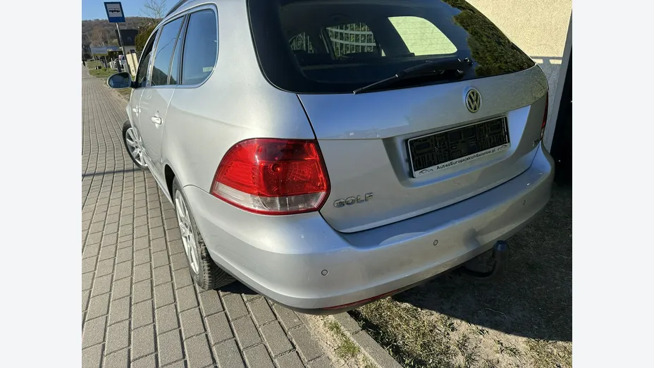 VOLKSWAGEN Golf -