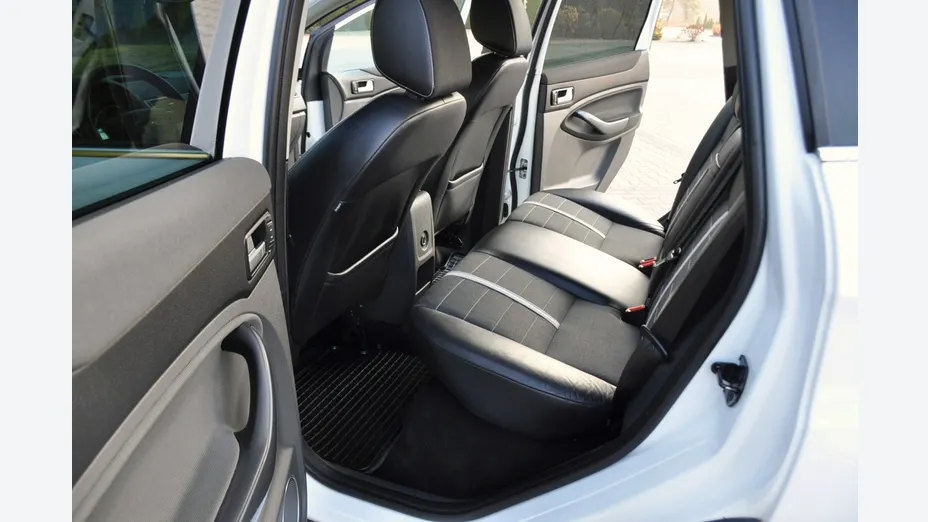 FORD Kuga -