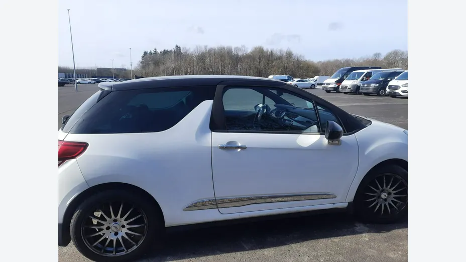 CITROEN DS3 -
