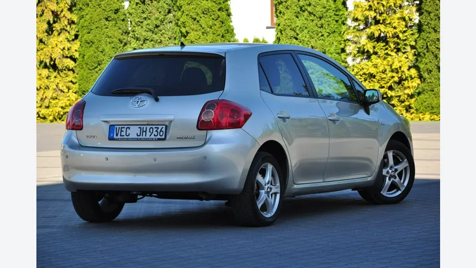 TOYOTA Auris -