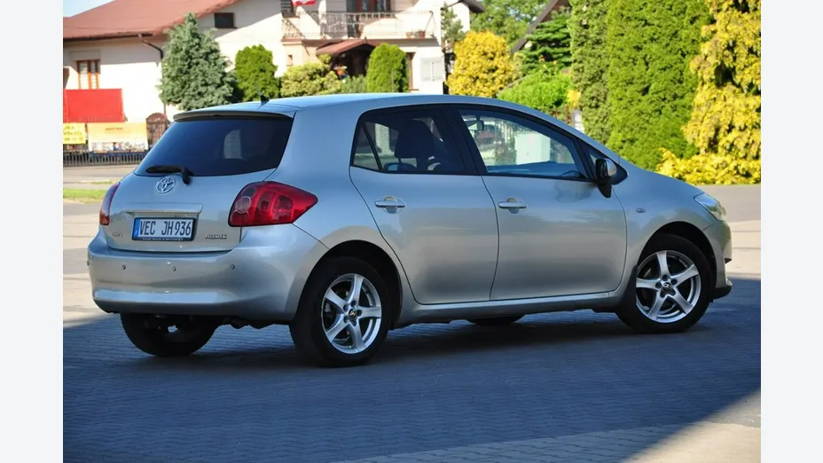 TOYOTA Auris -